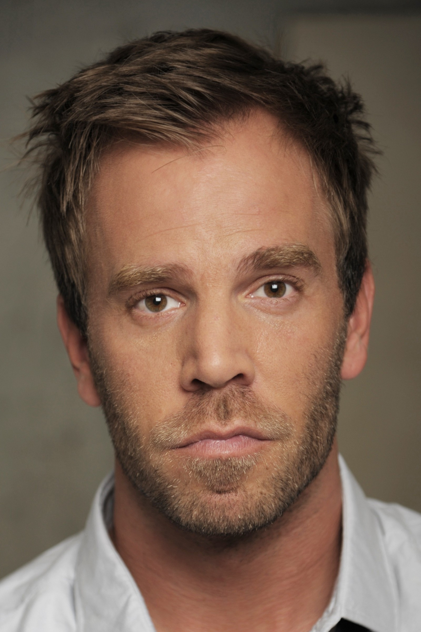 Dominic Boeer backdrop