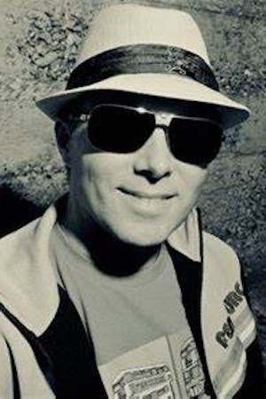 Rodrigo Gudiño backdrop