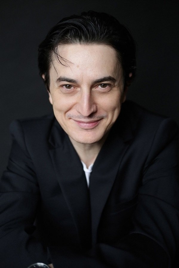 Zuriel de Peslouan backdrop