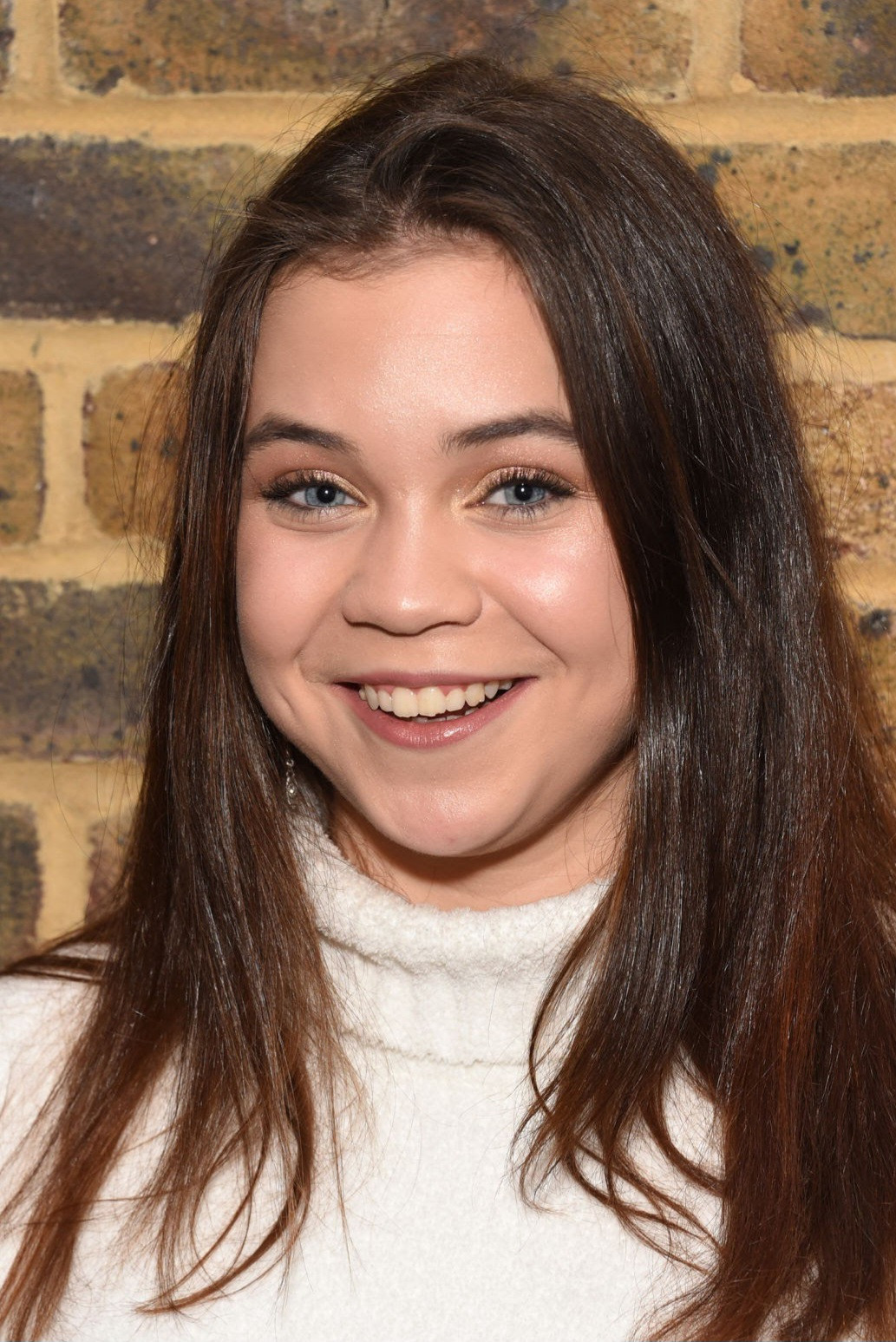 Adrianna Bertola backdrop