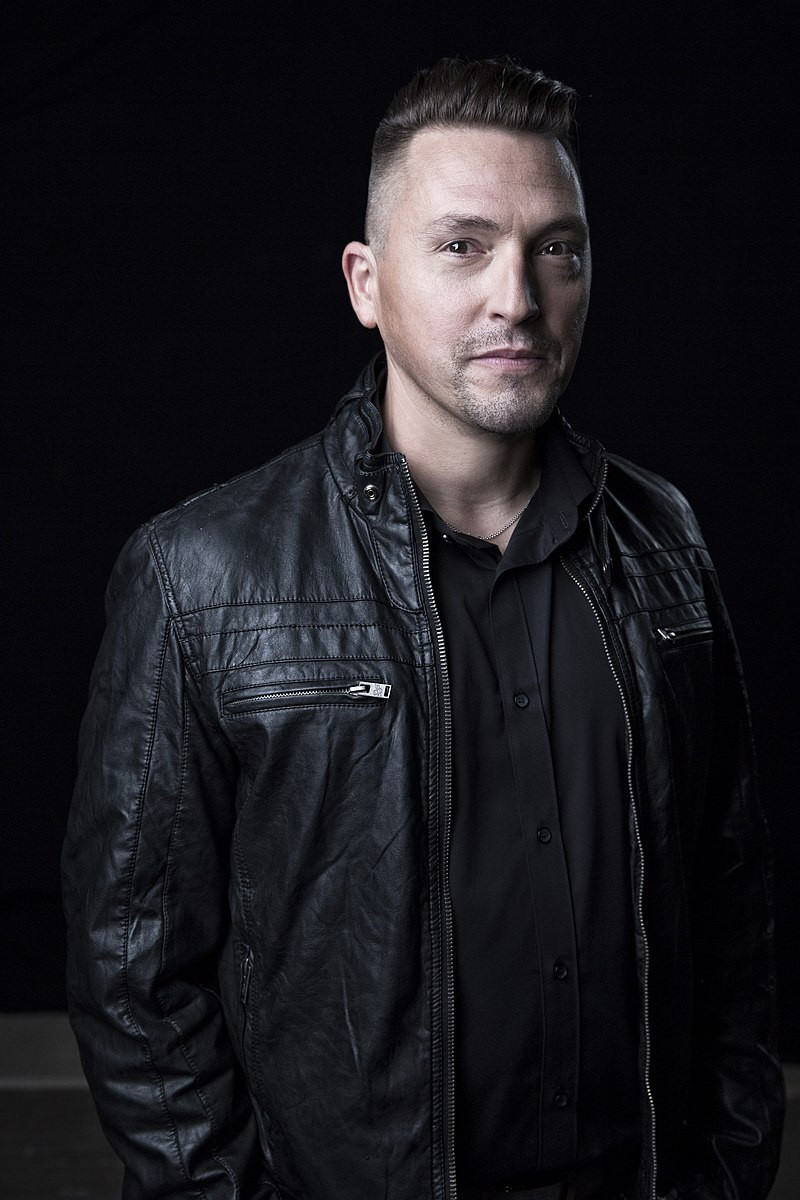 Ákos Kovács backdrop