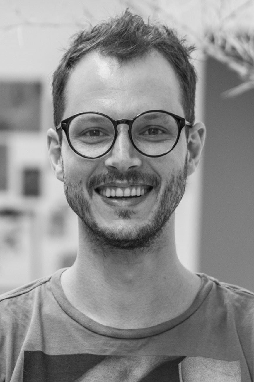 Alois Di Leo backdrop