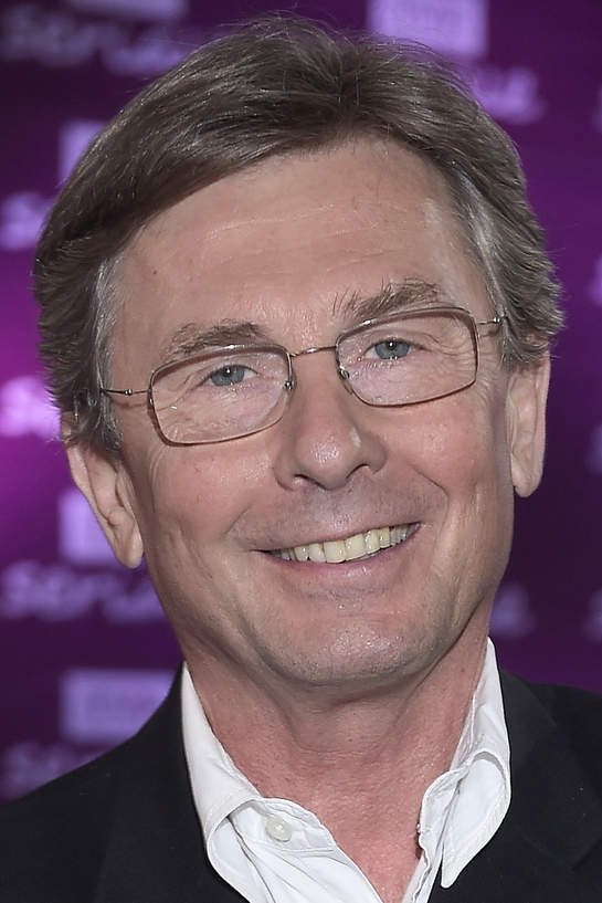 Tomasz Mędrzak backdrop