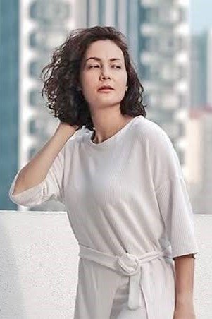 Yasmin Hani backdrop