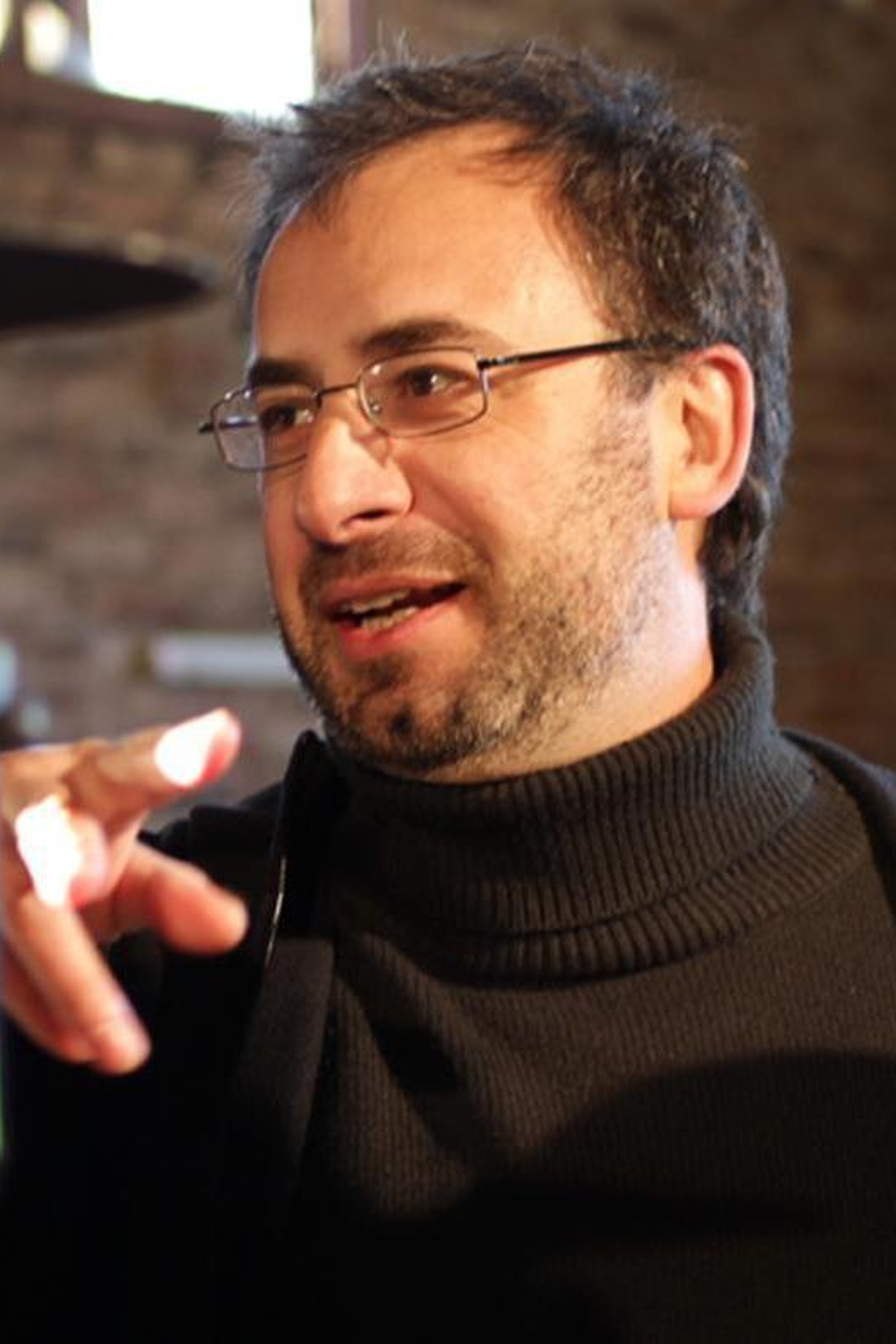 Hernán Belón backdrop