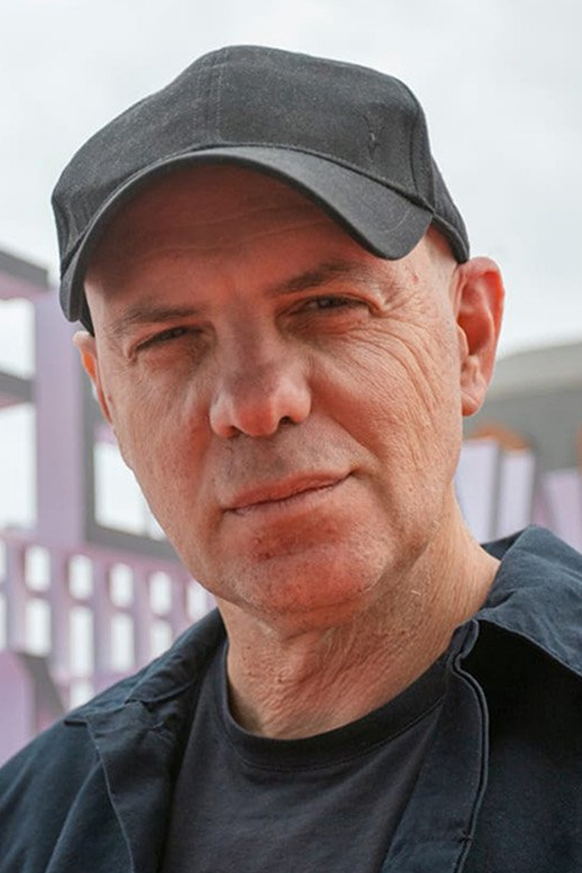 Esteban Sapir backdrop