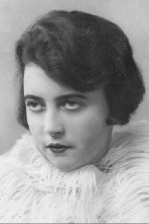 Aksella Luts backdrop