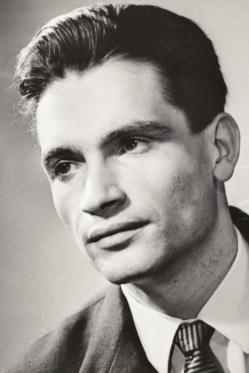 Arvi Hallik backdrop