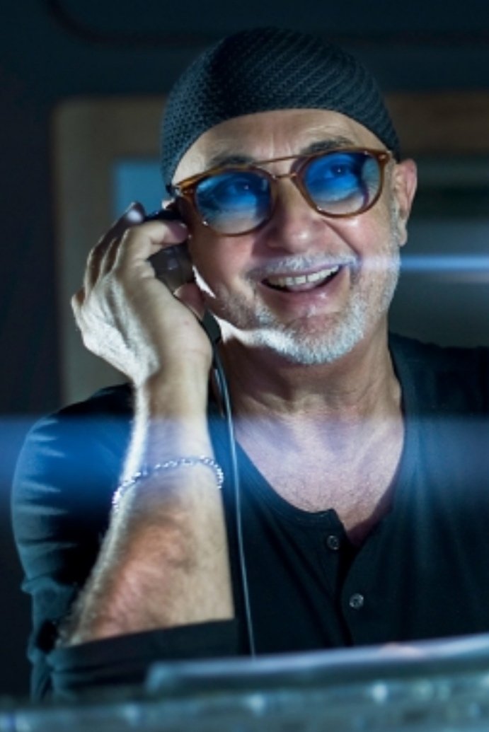 Enzo Avolio backdrop