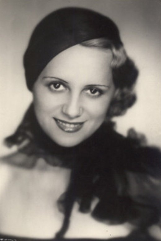 Karolina Lubieńska backdrop