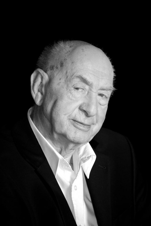 Szymon Szurmiej backdrop