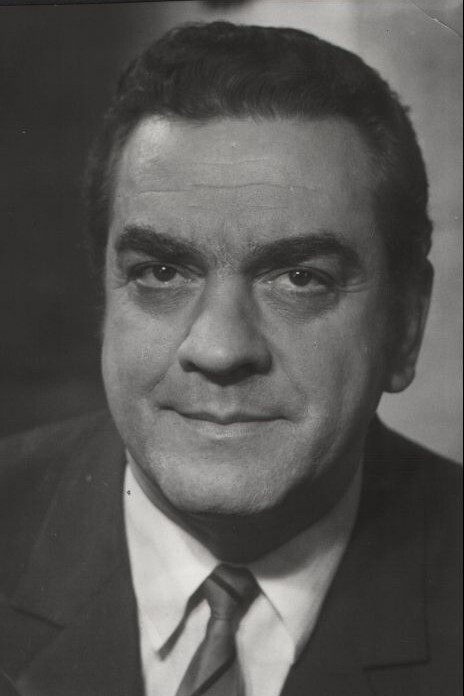 Cezary Julski backdrop