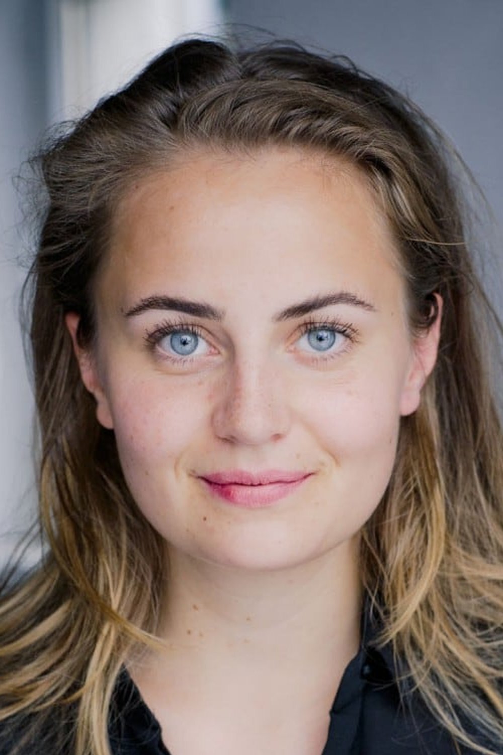 Olga von Luckwald backdrop