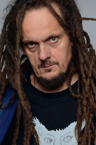 Mariusz Wilczyński backdrop