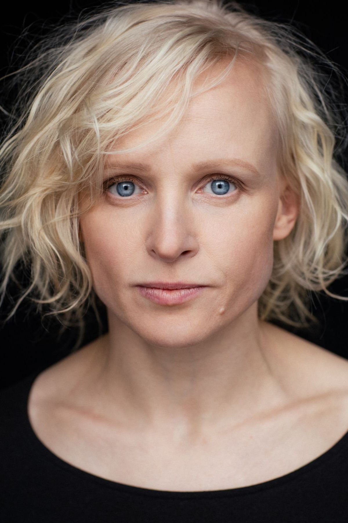 Anne Müller backdrop