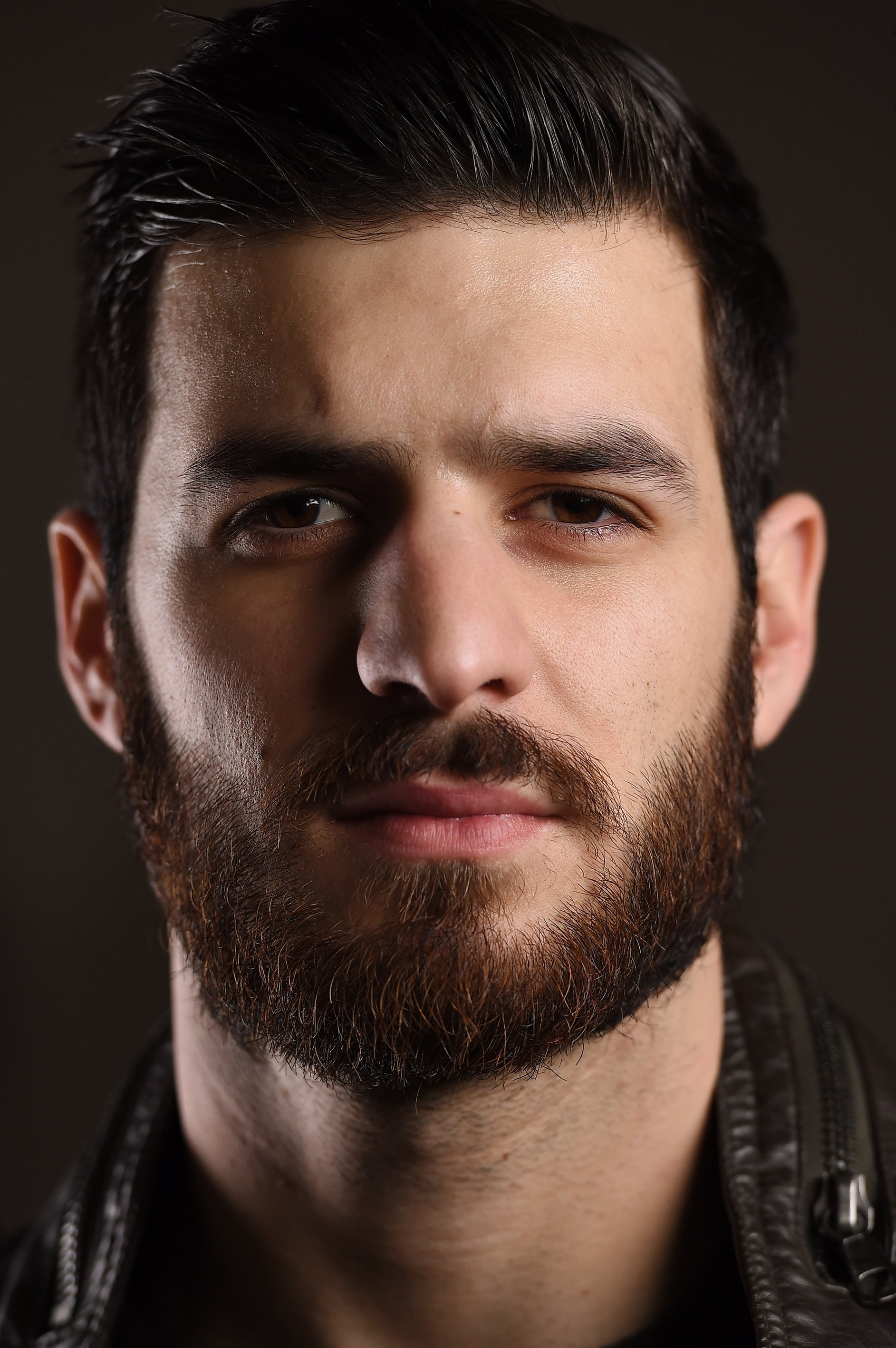 Lee Amir-Cohen backdrop