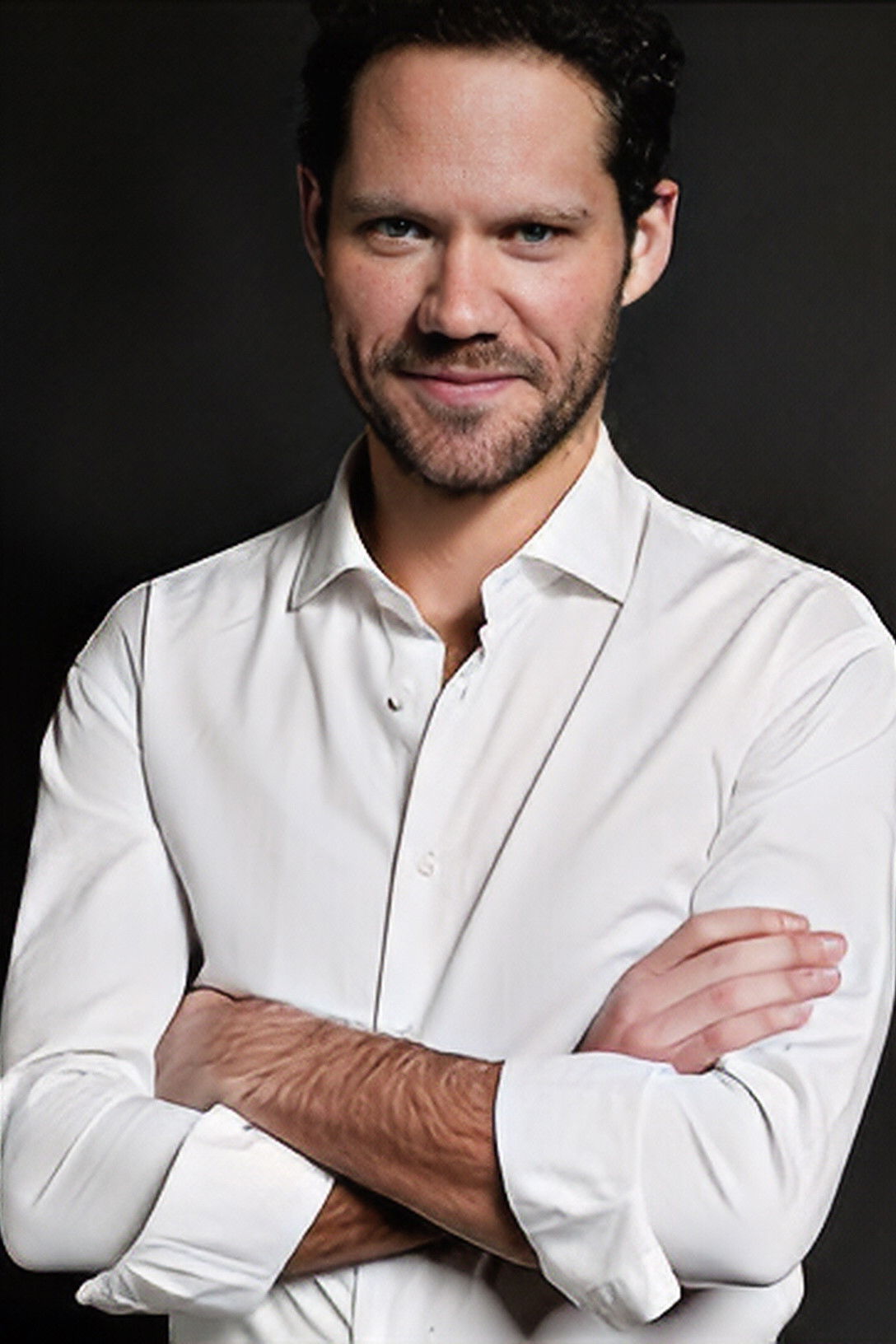 Gustavo Vargas backdrop