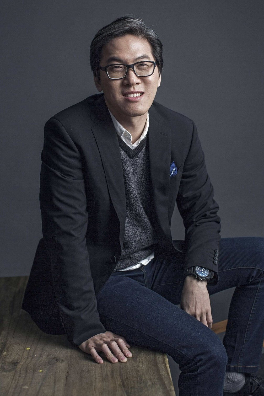 Çeng Hsiao-Ce backdrop