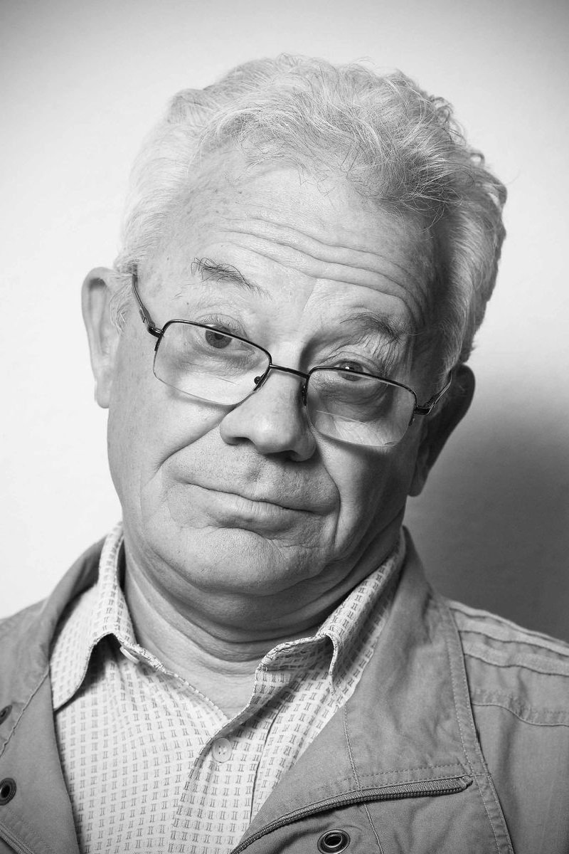 Valentin Uritescu backdrop