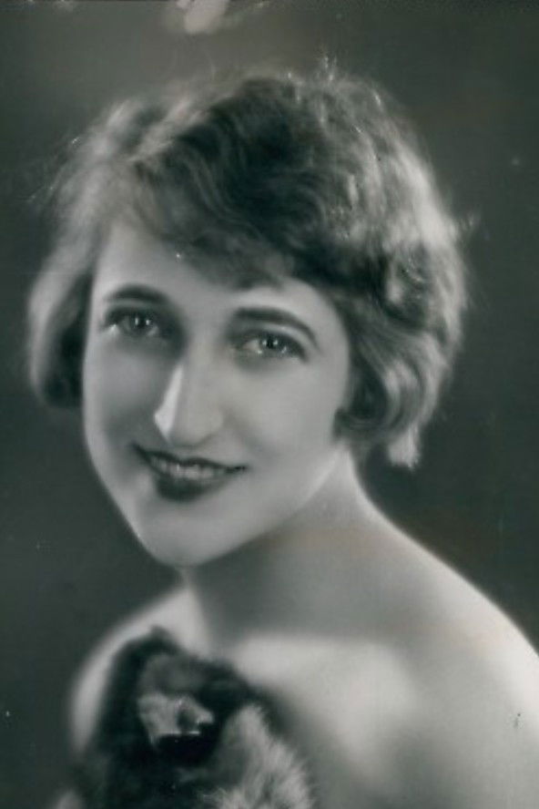 Sylvette Fillacier backdrop