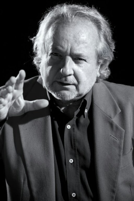 Edoardo Nevola backdrop