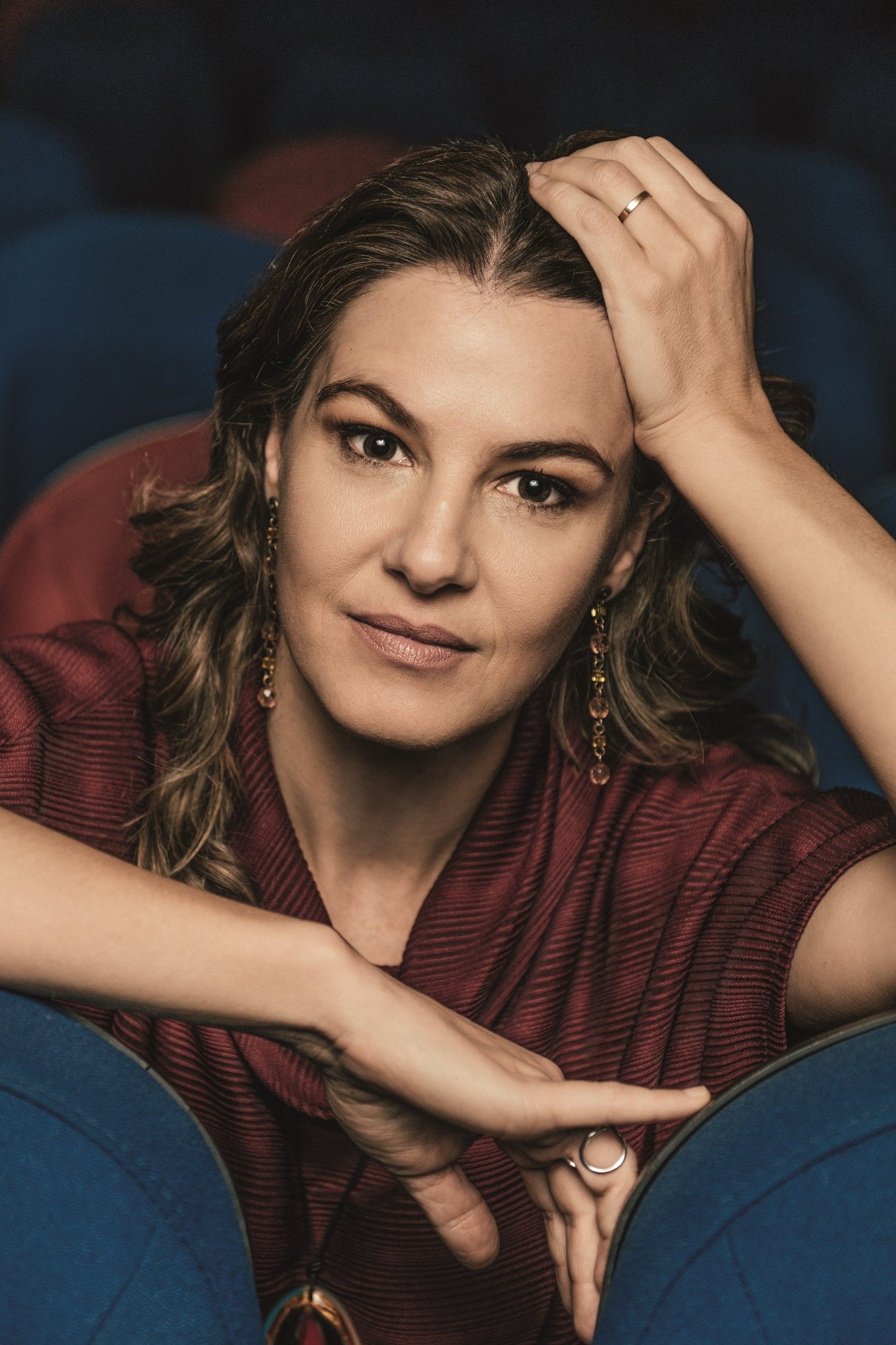 Estela Renner backdrop