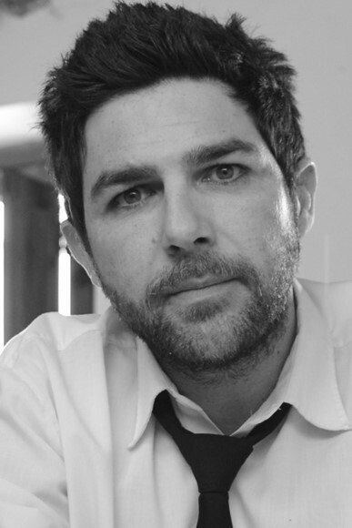 Raúl Julve backdrop