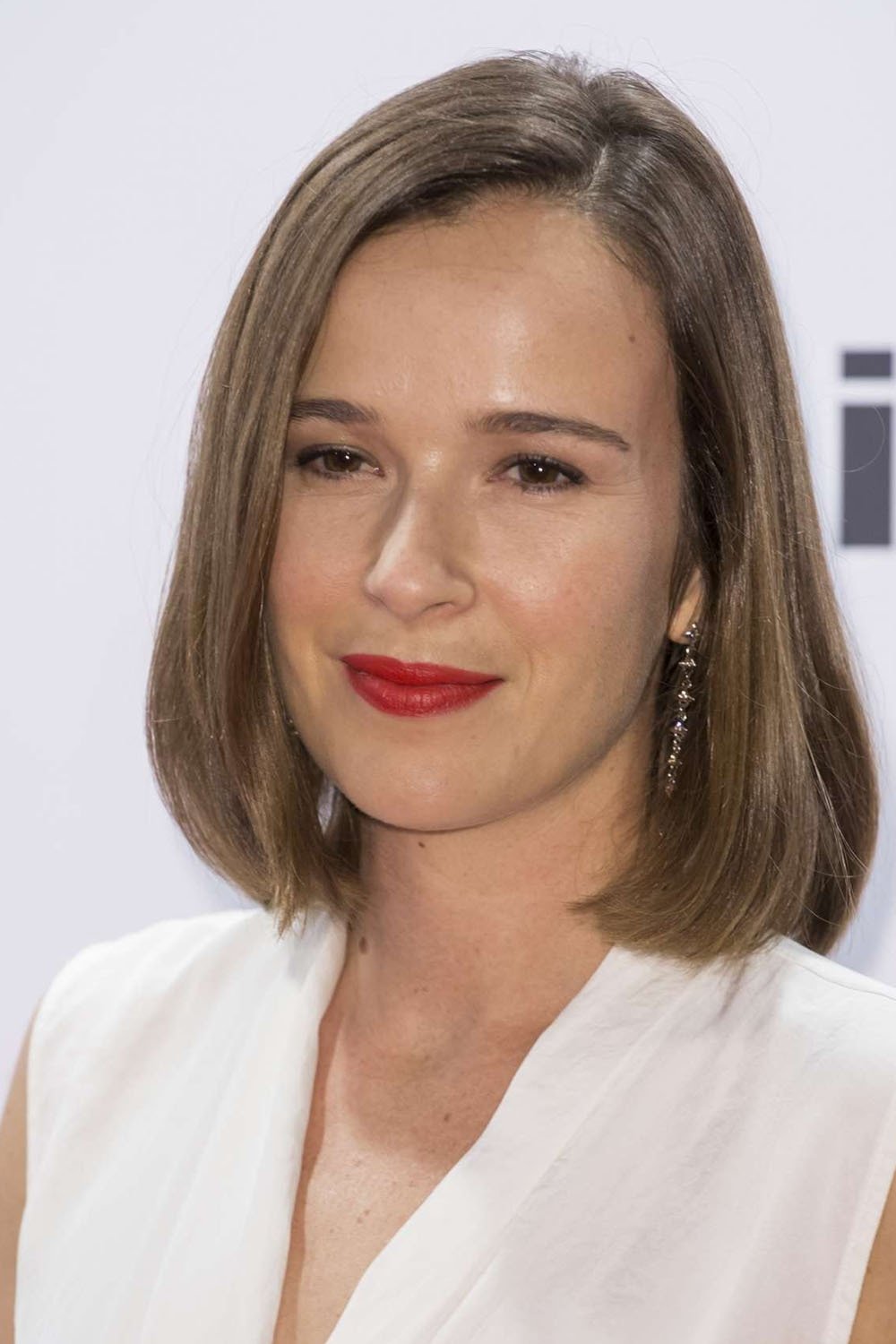 Claire van der Boom backdrop