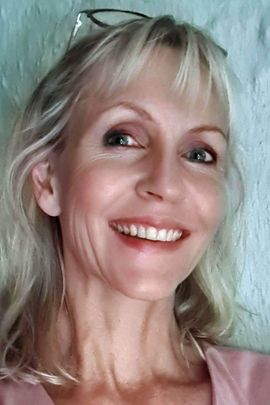 Dorette Nel backdrop