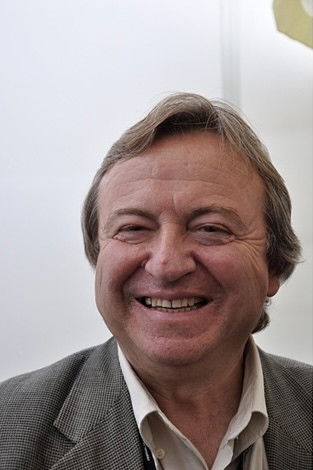 Dimitris Katsimanis backdrop