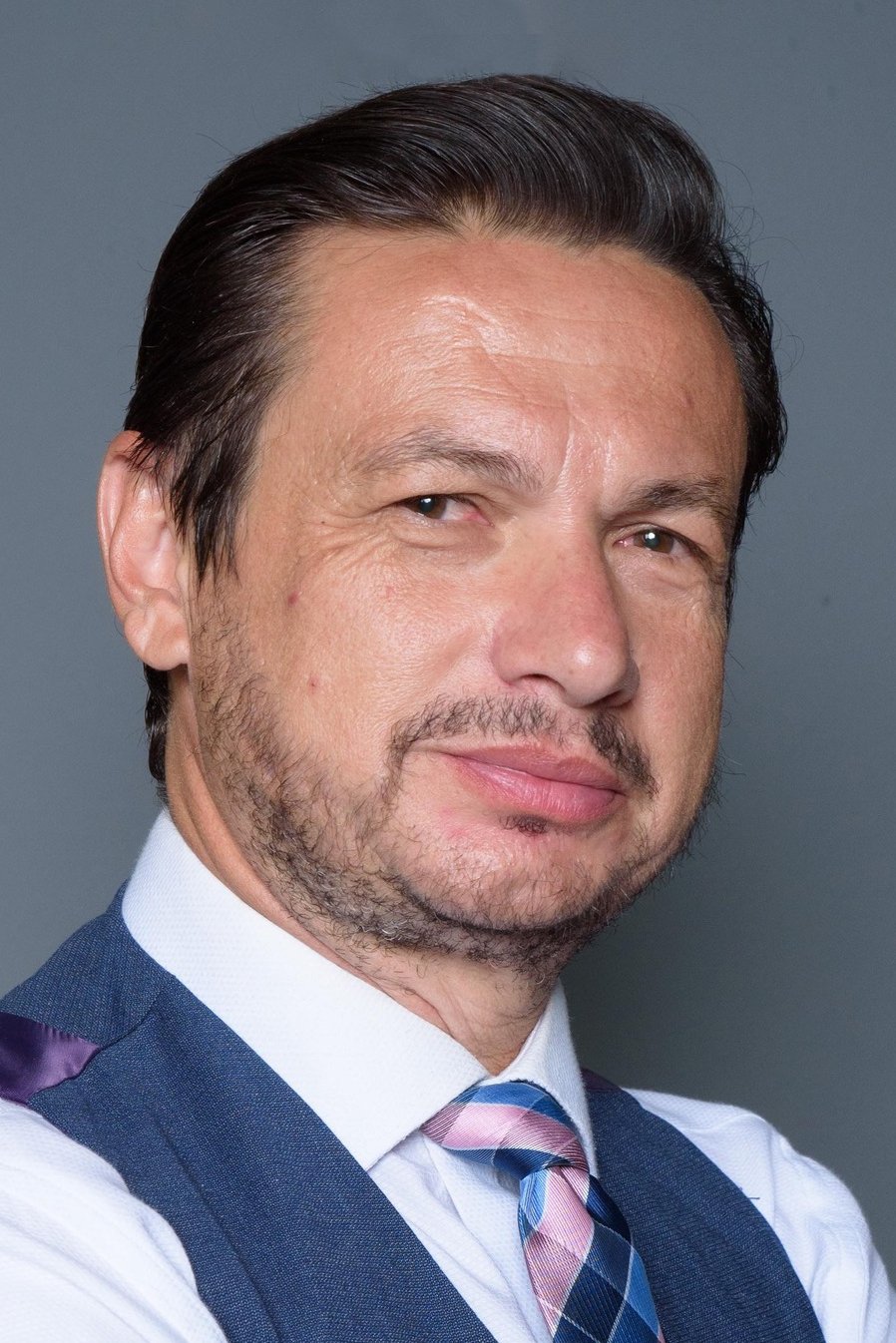 Stavros Nikolaidis backdrop