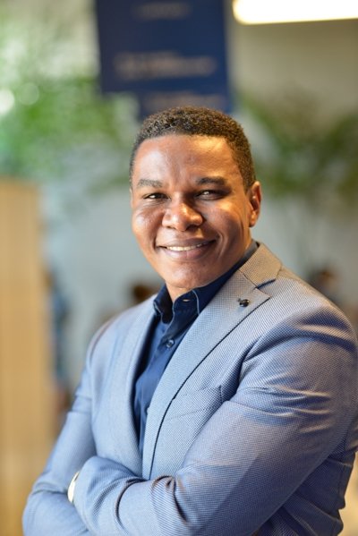 Raymond Pozo backdrop