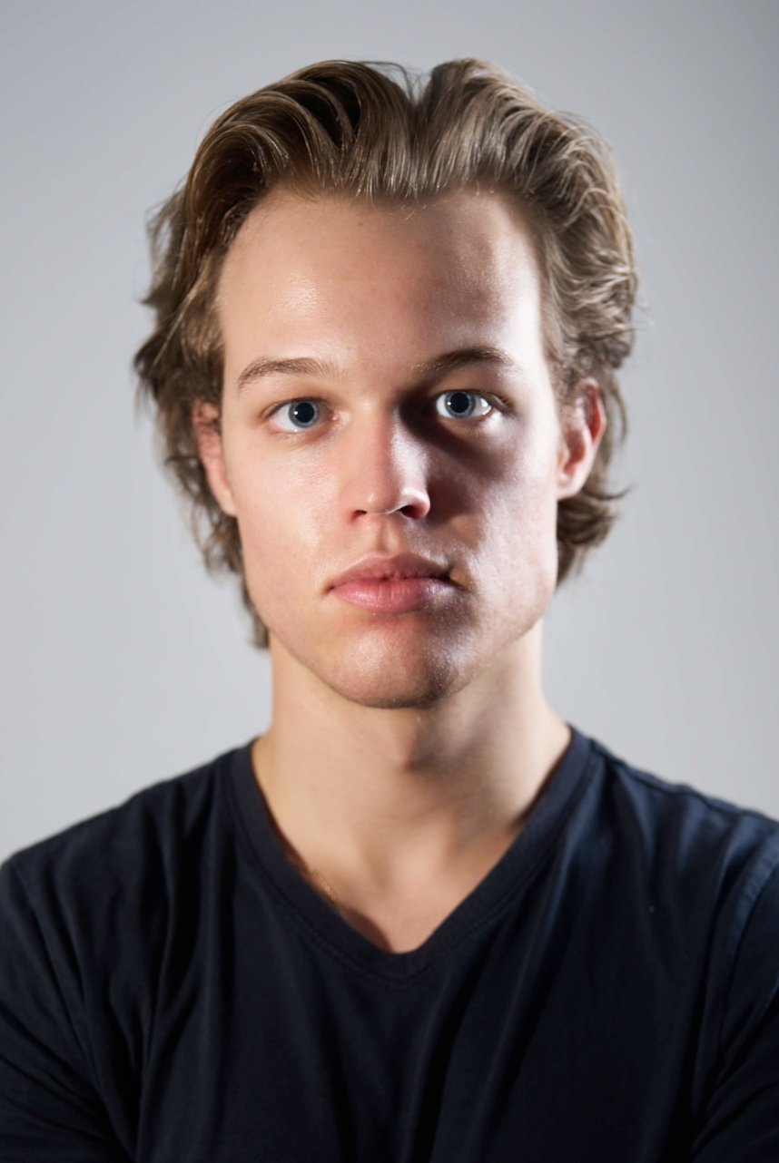 Oliver Cameron backdrop