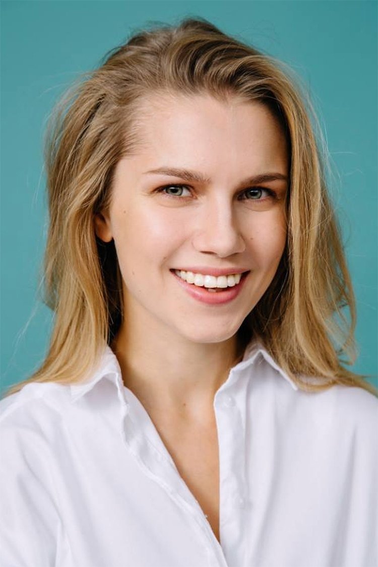 Darya Melnikova backdrop