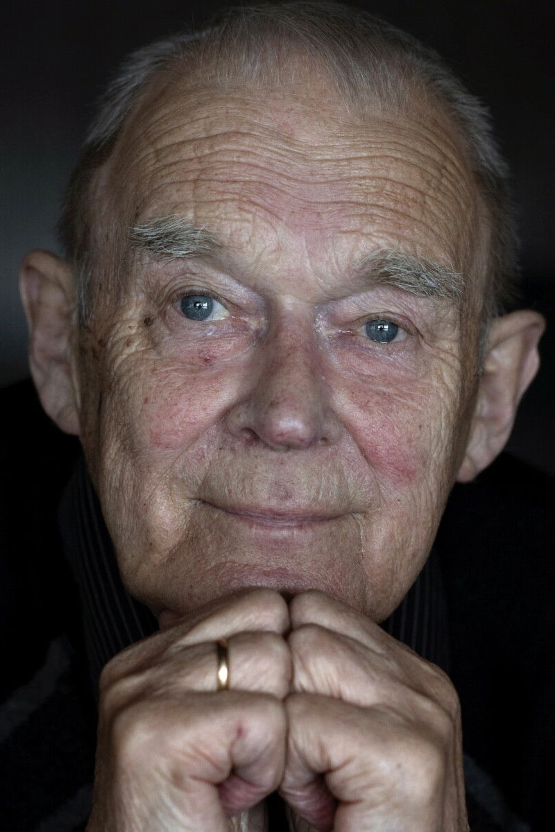 Arthur Arntzen backdrop