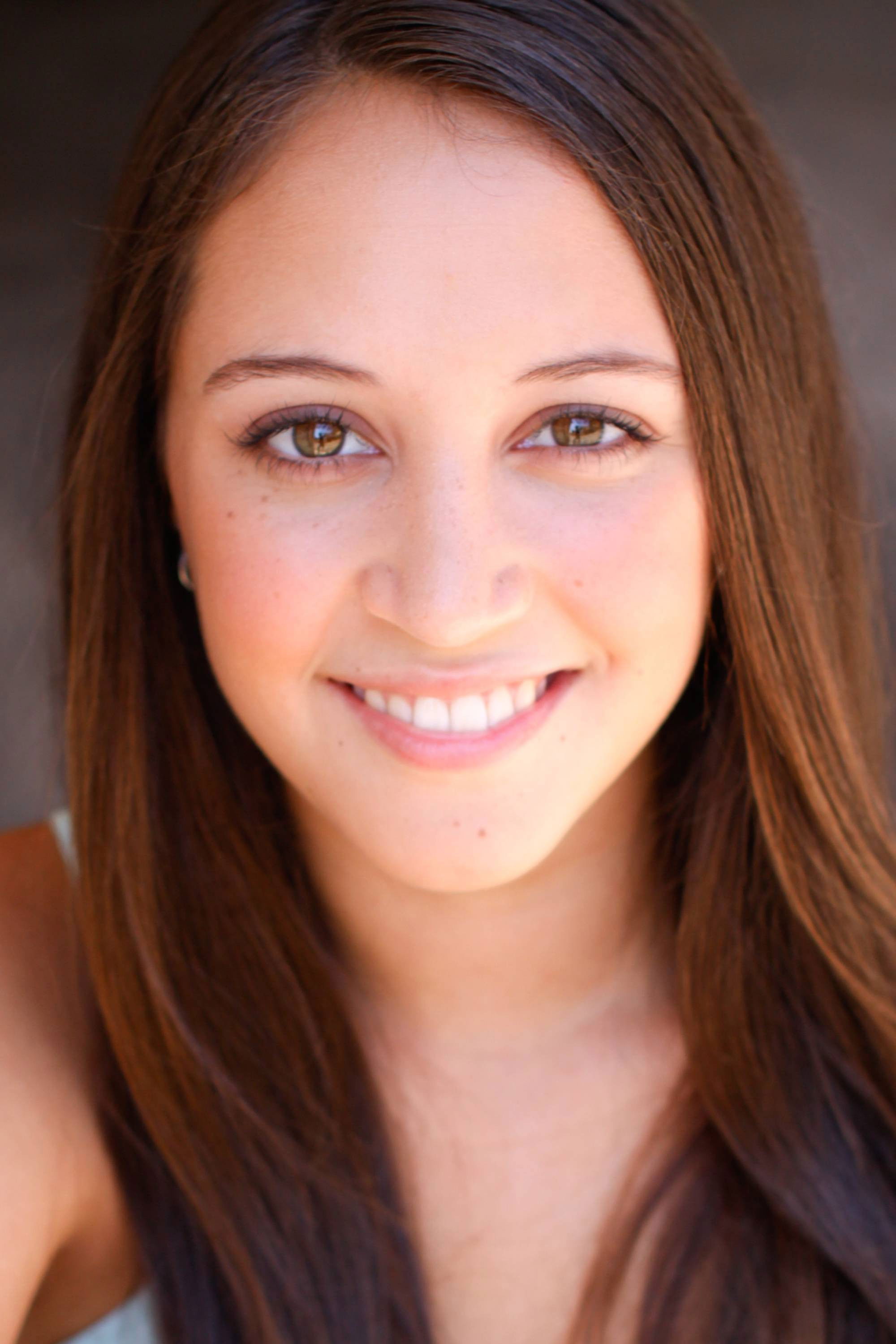 Alana O'Mara backdrop