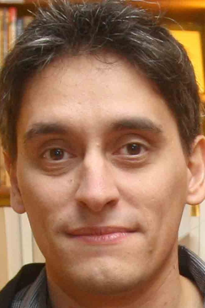 Marcel Barrena backdrop