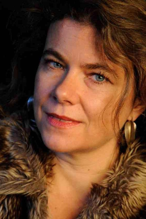 Caroline Pochon backdrop