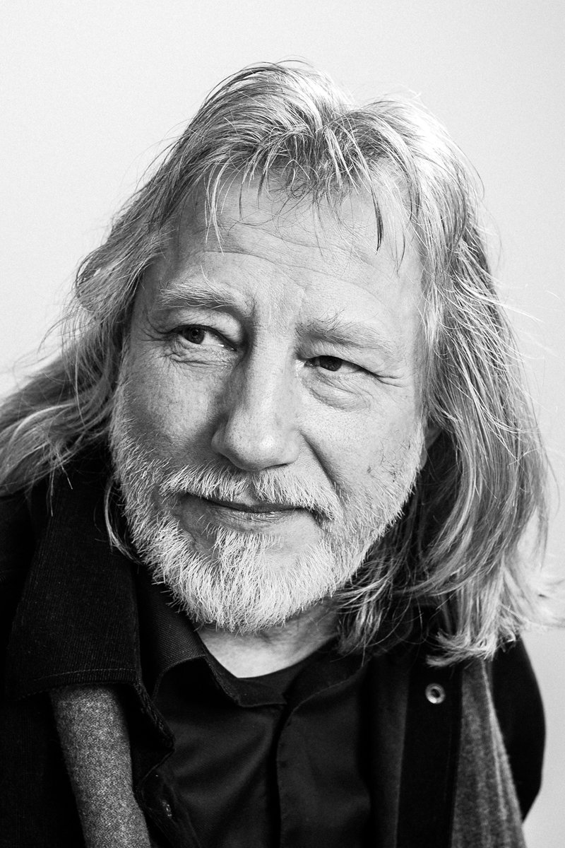 Algirdas Latėnas backdrop