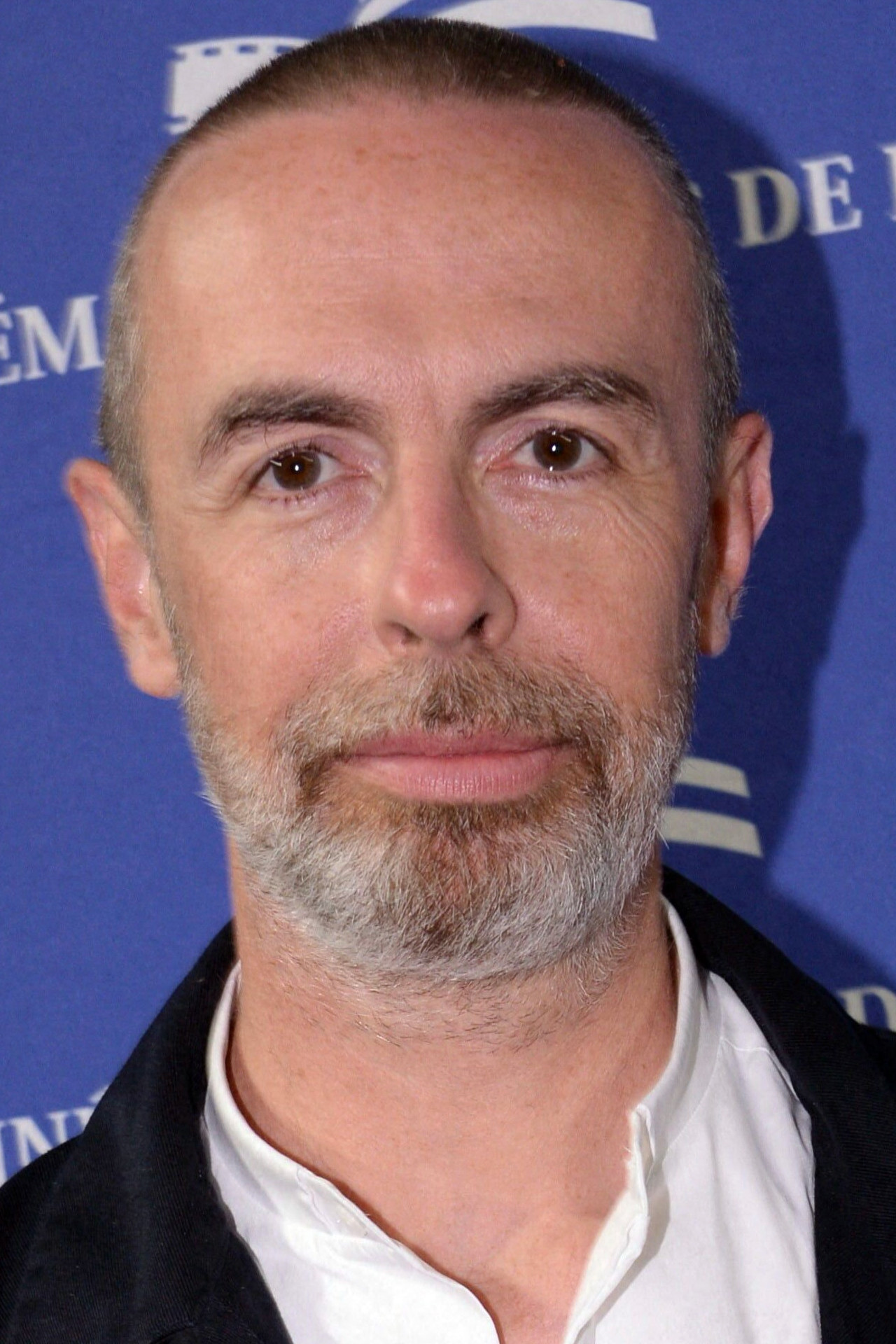 Matthieu Gonet backdrop