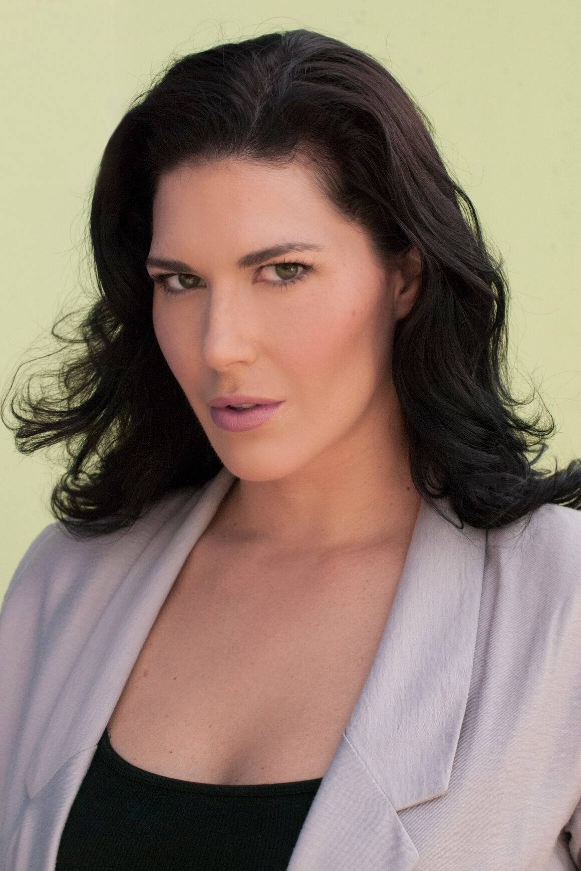 Emmy Robbin backdrop