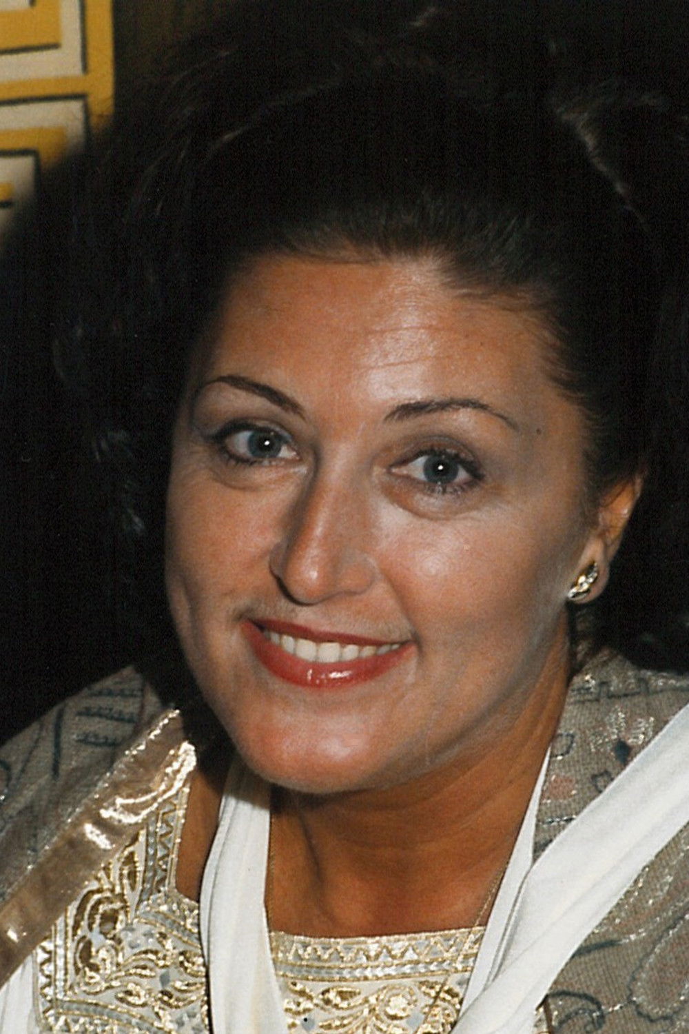 Anna Tomowa-Sintow backdrop