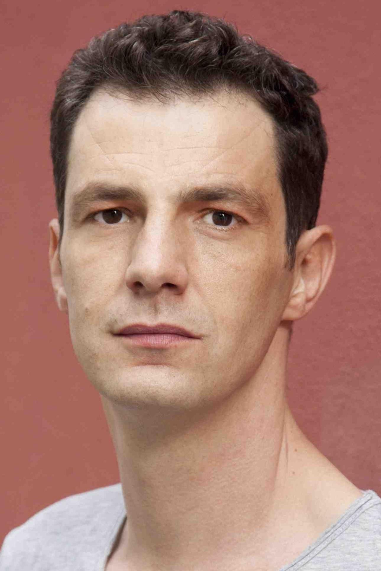 Frédéric Moulin backdrop