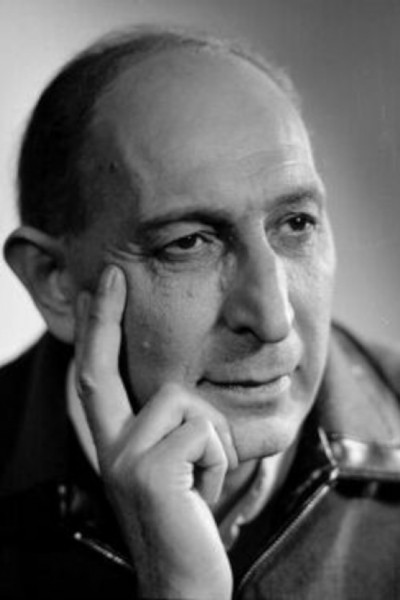 Mark Pertsovskiy backdrop