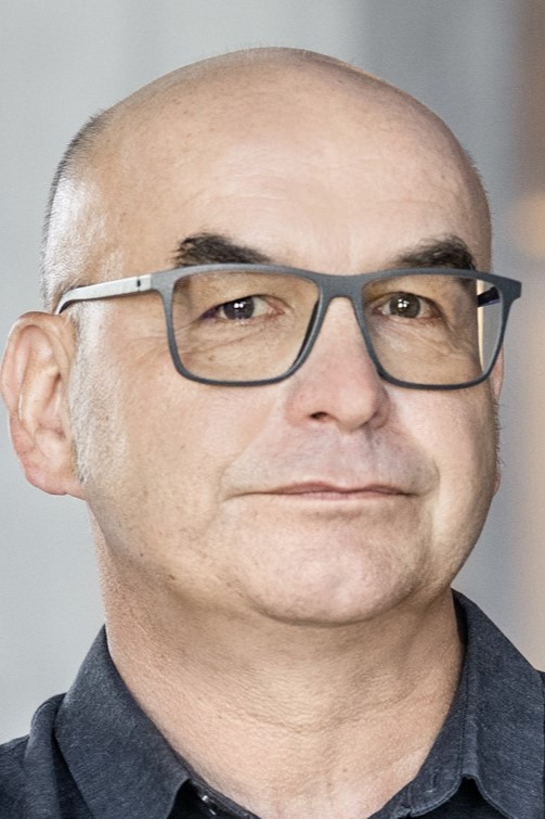 Volker A. Zahn backdrop