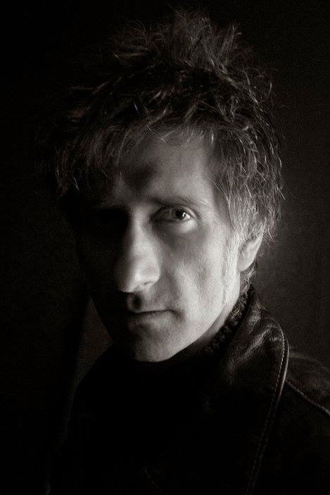 Adelino Tavares backdrop