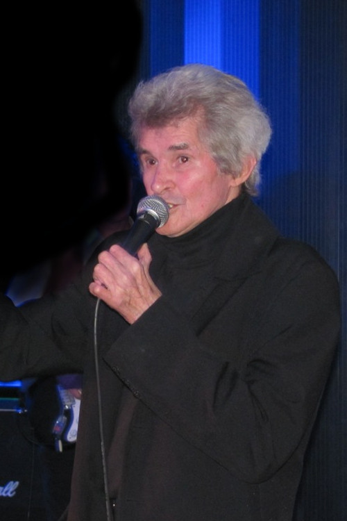 Victor Gomes backdrop