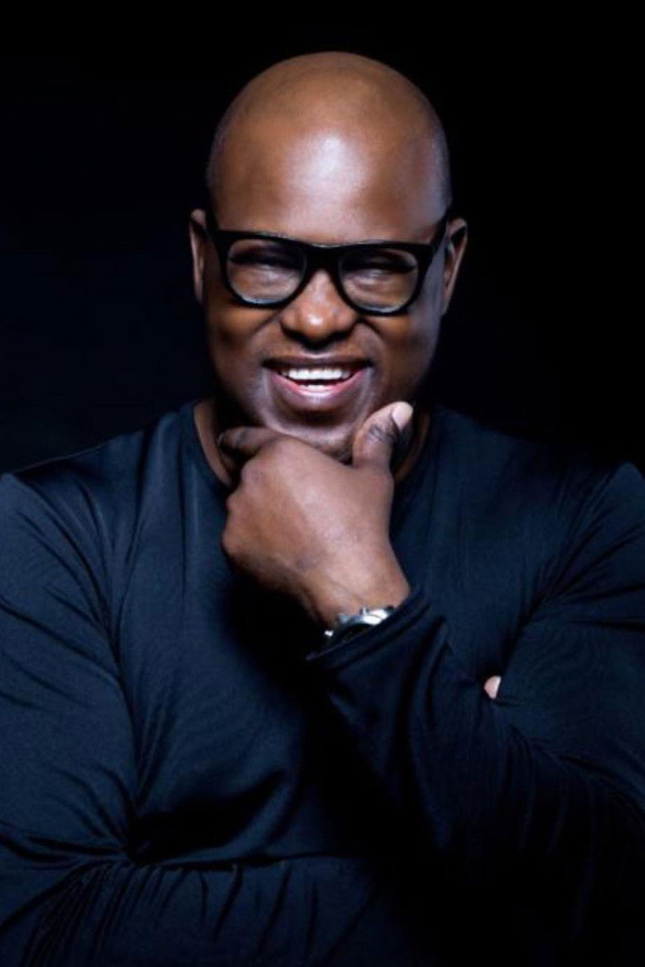 Gilberto Mendes backdrop