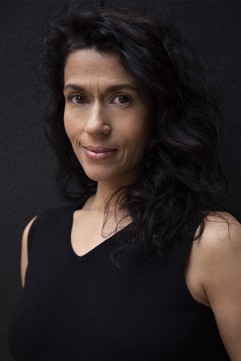 Lavínia Moreira backdrop