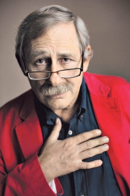 Andrzej Strzelecki backdrop